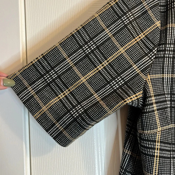 RW&CO cropped top women’s S checkered engraved button detail on shoulders - Picture 4 of 9